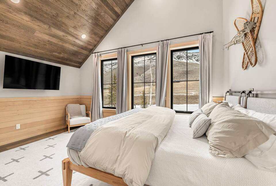 Modern Yellowstone Lake Lodge on Henrys Lake - Island Park, Idaho