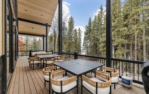 Modern Yellowstone Lake Lodge on Henrys Lake - Island Park, Idaho