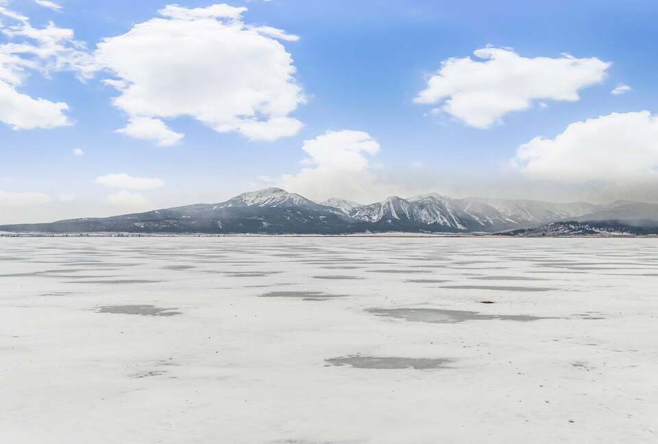 Modern Yellowstone Lake Lodge on Henrys Lake - Island Park, Idaho