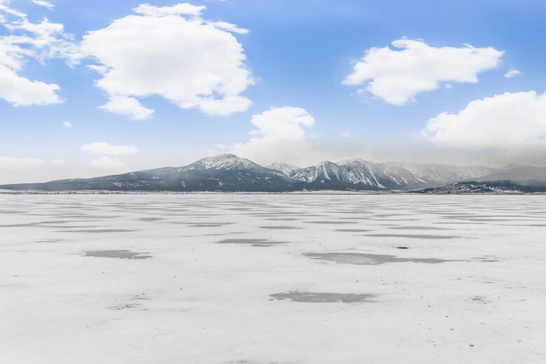 Modern Yellowstone Lake Lodge on Henrys Lake - Island Park, Idaho