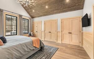 Modern Yellowstone Lake Lodge on Henrys Lake - Island Park, Idaho