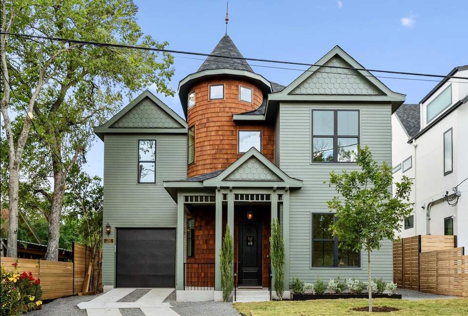 Victorian-Inspired East Austin Retreat with Rooftop Views - Austin, Texas