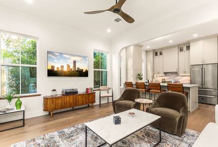 Victorian-Inspired East Austin Retreat with Rooftop Views - Austin, Texas