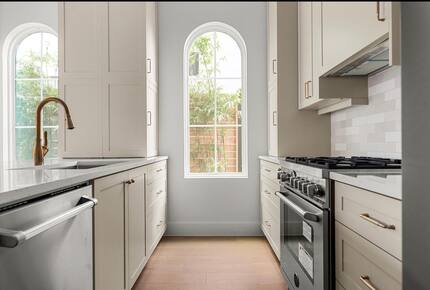 Victorian-Inspired East Austin Retreat with Rooftop Views - Austin, Texas