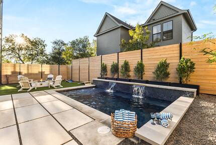 Victorian-Inspired East Austin Retreat with Rooftop Views - Austin, Texas