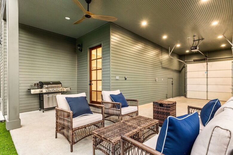 Victorian-Inspired East Austin Retreat with Rooftop Views - Austin, Texas