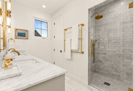 Victorian-Inspired East Austin Retreat with Rooftop Views - Austin, Texas