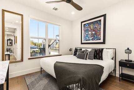 Victorian-Inspired East Austin Retreat with Rooftop Views - Austin, Texas