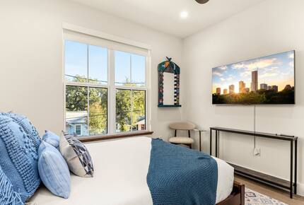 Victorian-Inspired East Austin Retreat with Rooftop Views - Austin, Texas