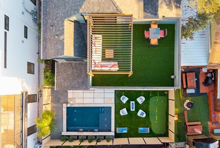 Victorian-Inspired East Austin Retreat with Rooftop Views - Austin, Texas