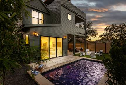 Victorian-Inspired East Austin Retreat with Rooftop Views - Austin, Texas