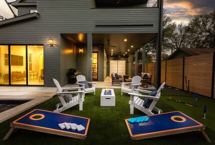 Victorian-Inspired East Austin Retreat with Rooftop Views - Austin, Texas