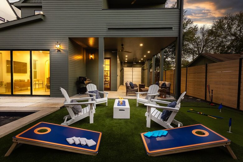 Victorian-Inspired East Austin Retreat with Rooftop Views - Austin, Texas