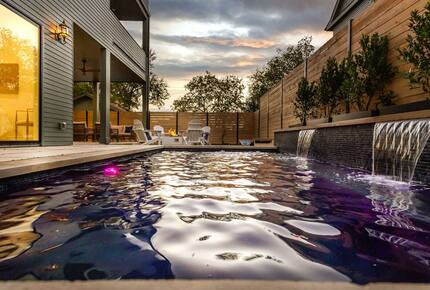 Victorian-Inspired East Austin Retreat with Rooftop Views - Austin, Texas