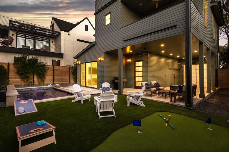 Victorian-Inspired East Austin Retreat with Rooftop Views - Austin, Texas