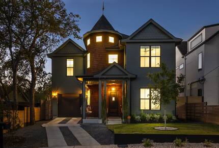 Victorian-Inspired East Austin Retreat with Rooftop Views - Austin, Texas