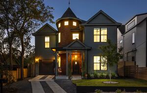 Victorian-Inspired East Austin Retreat with Rooftop Views - Austin, Texas