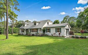 Resort-Style Jupiter Retreat on 1.25 Acres - Jupiter, Florida