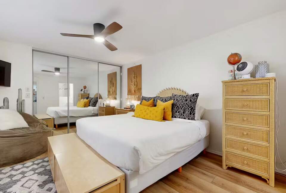 Cheery Palm Desert Retreat Near Golf, Tennis & Coachella - Palm Desert, California