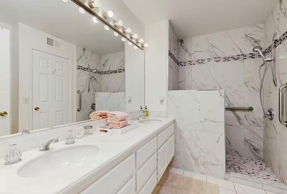 Cheery Palm Desert Retreat Near Golf, Tennis & Coachella - Palm Desert, California