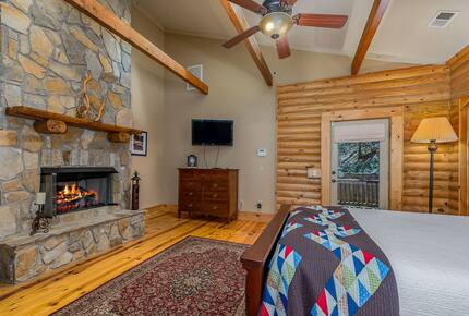 Private White Oak Mountain Retreat with Expansive Decks - Columbus, North Carolina