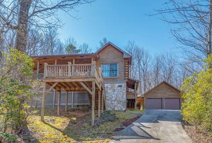 Private White Oak Mountain Retreat with Expansive Decks - Columbus, North Carolina