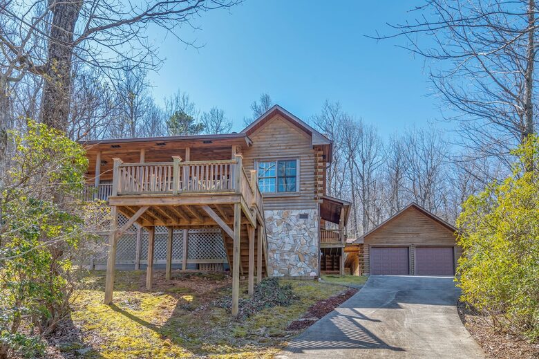 Private White Oak Mountain Retreat with Expansive Decks - Columbus, North Carolina