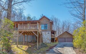 Private White Oak Mountain Retreat with Expansive Decks - Columbus, North Carolina