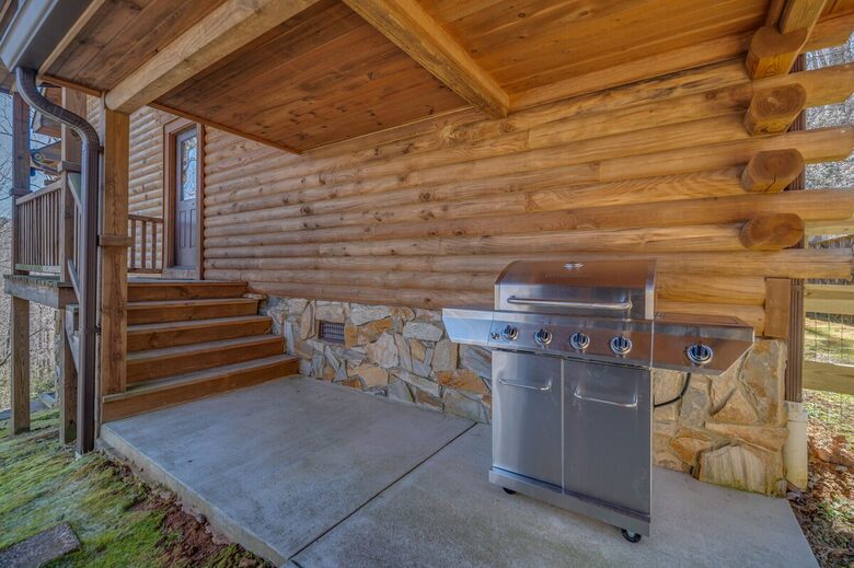 Private White Oak Mountain Retreat with Expansive Decks - Columbus, North Carolina