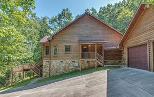 Private White Oak Mountain Retreat with Expansive Decks - Columbus, North Carolina