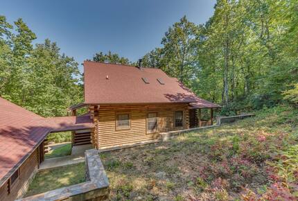 Private White Oak Mountain Retreat with Expansive Decks - Columbus, North Carolina