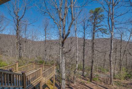 Private White Oak Mountain Retreat with Expansive Decks - Columbus, North Carolina