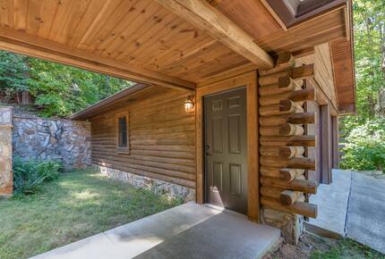 Private White Oak Mountain Retreat with Expansive Decks - Columbus, North Carolina