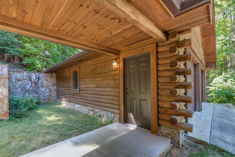 Private White Oak Mountain Retreat with Expansive Decks - Columbus, North Carolina