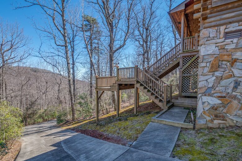 Private White Oak Mountain Retreat with Expansive Decks - Columbus, North Carolina
