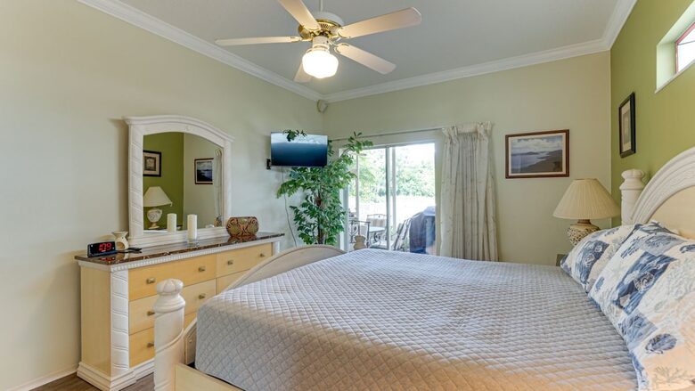 Peaceful Pondside Escape Close to Anna Maria Island - Bradenton, Florida