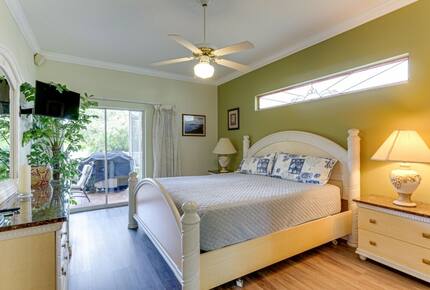 Peaceful Pondside Escape Close to Anna Maria Island - Bradenton, Florida