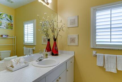 Peaceful Pondside Escape Close to Anna Maria Island - Bradenton, Florida