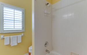 Peaceful Pondside Escape Close to Anna Maria Island - Bradenton, Florida