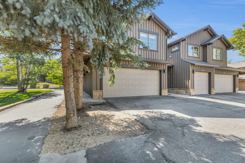 Chic Park City Townhome with Warm Mountain Style - Park City, Utah