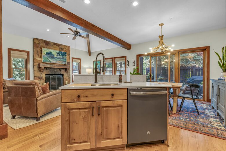 Chic Park City Townhome with Warm Mountain Style - Park City, Utah