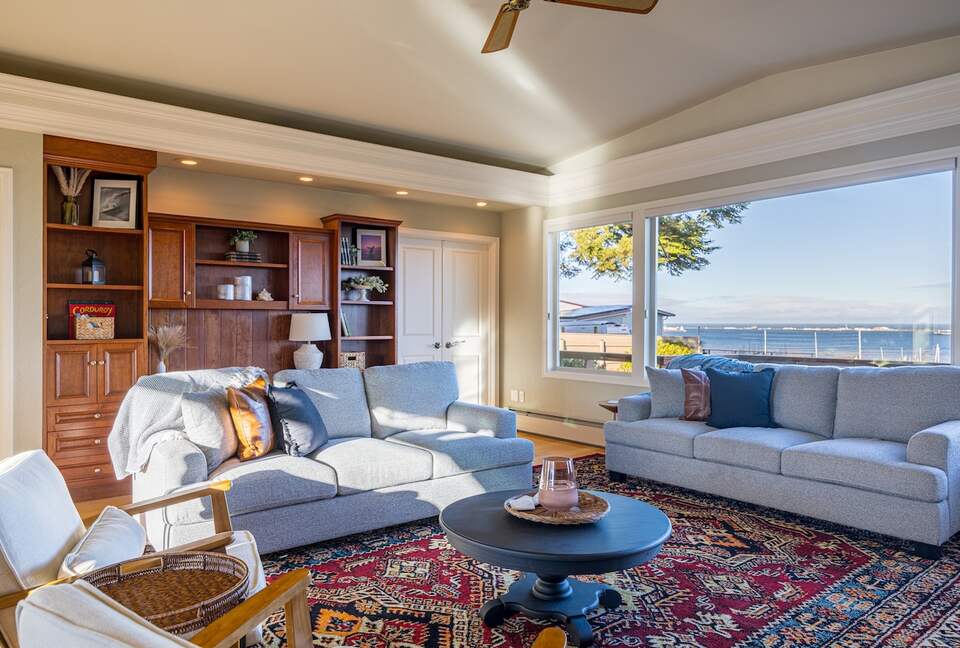 Oceanfront Cliffside Juan de Fuca Strait Retreat in Port Angeles - Port Angeles, Washington