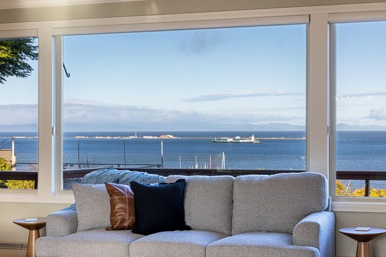 Oceanfront Cliffside Juan de Fuca Strait Retreat in Port Angeles - Port Angeles, Washington