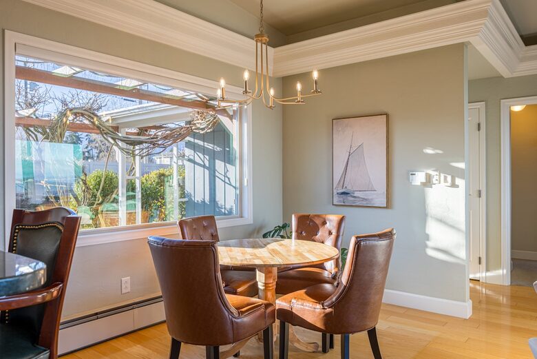 Oceanfront Cliffside Juan de Fuca Strait Retreat in Port Angeles - Port Angeles, Washington