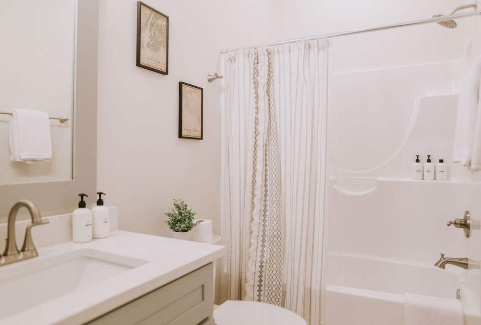 Ensuite bathroom is part of the Sargasso Lady bedroom 3. It