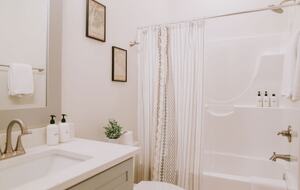 Ensuite bathroom is part of the Sargasso Lady bedroom 3. It