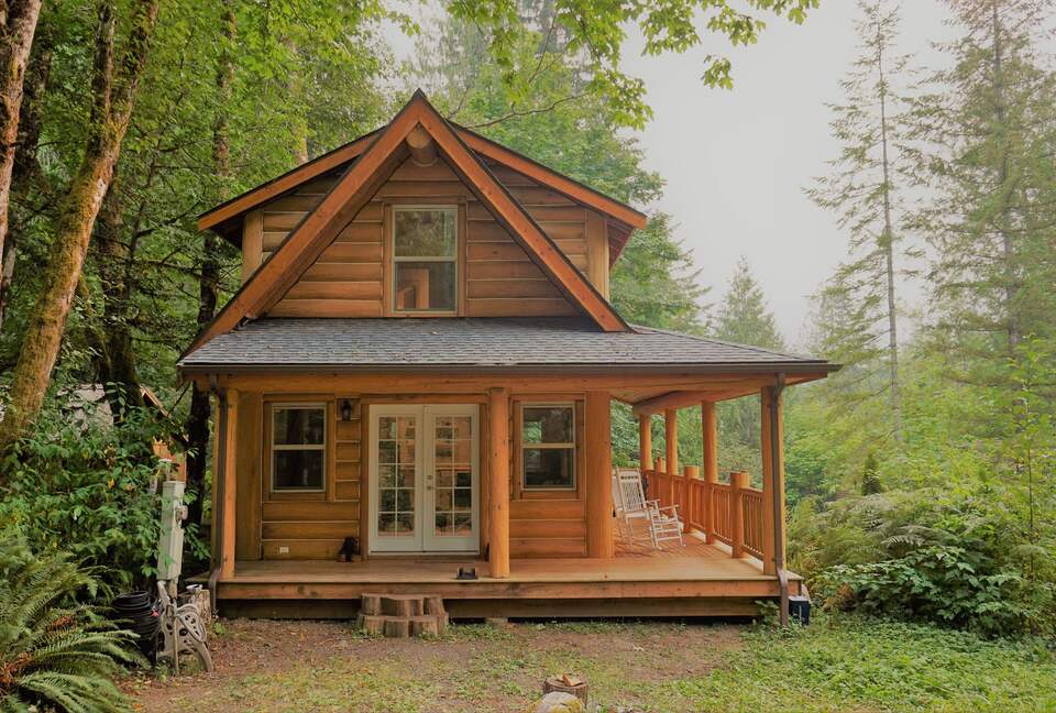 Cozy Mt. Baker Cabin with Forest & Mountain Views - Deming, Washington