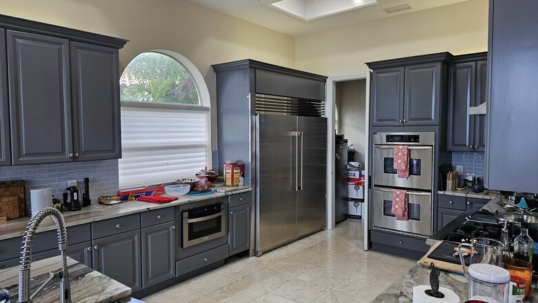 Side by side Frig/freezer