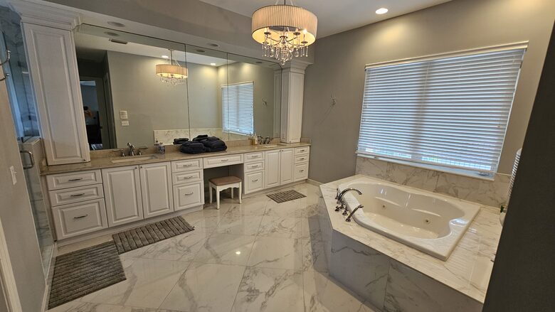 Master BR upstair bath