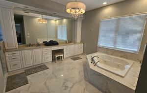 Master BR upstair bath